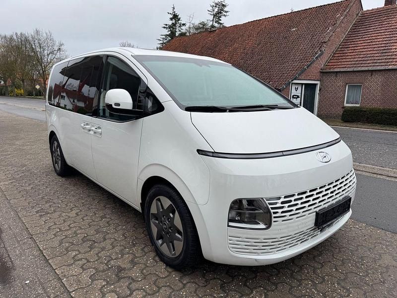 Gebraucht Hyundai Staria Prime 177 PS (130 kW) 2023 Weiß Van / Kleinbus
