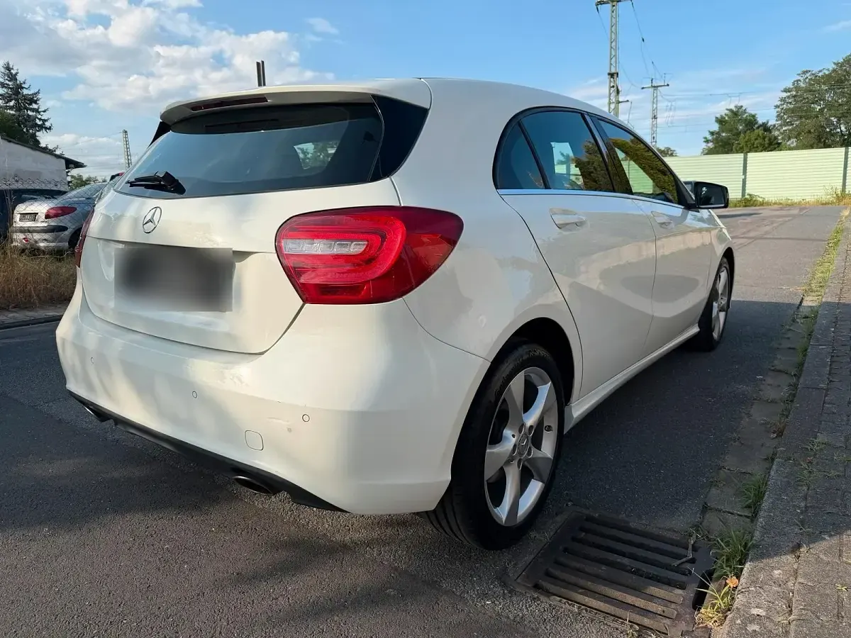 Gebraucht Mercedes A200 156 PS (114 kW) 2013 Weiß Kleinwagen