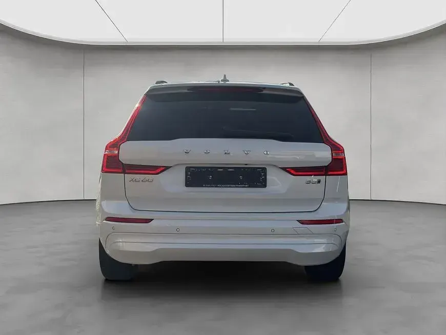 Gebraucht Volvo XC60 Core 250 PS (183 kW) 2024 Weiß SUV