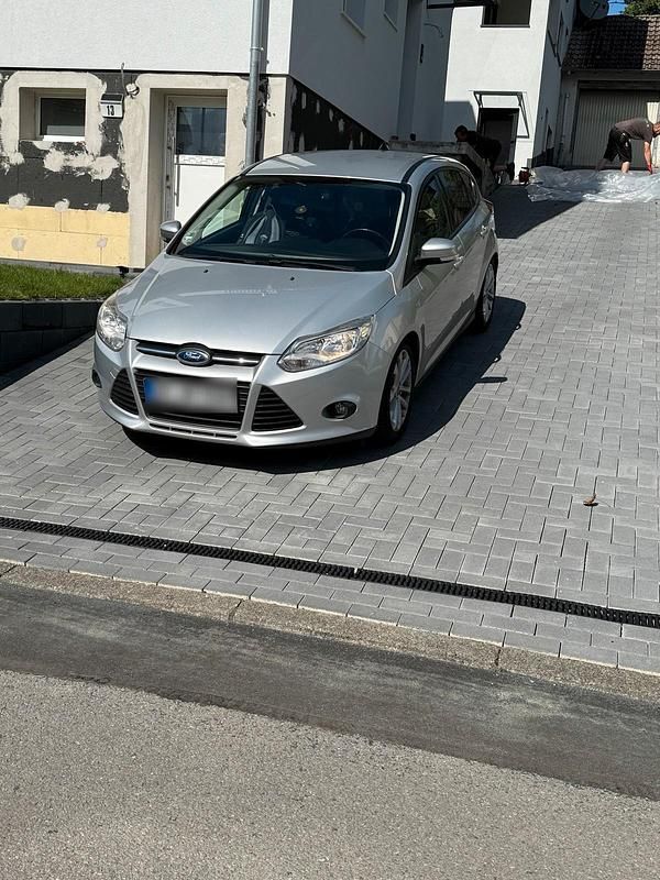 Second-hand Ford Focus 100 CP (73 kW) 2015 Argintiu Hatchback