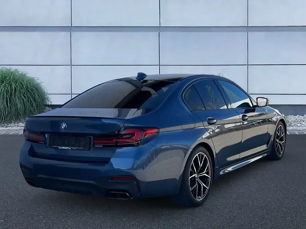 Gebraucht BMW M550 Performance 530 PS (389 kW) 2023 Arctic race blue Limousine