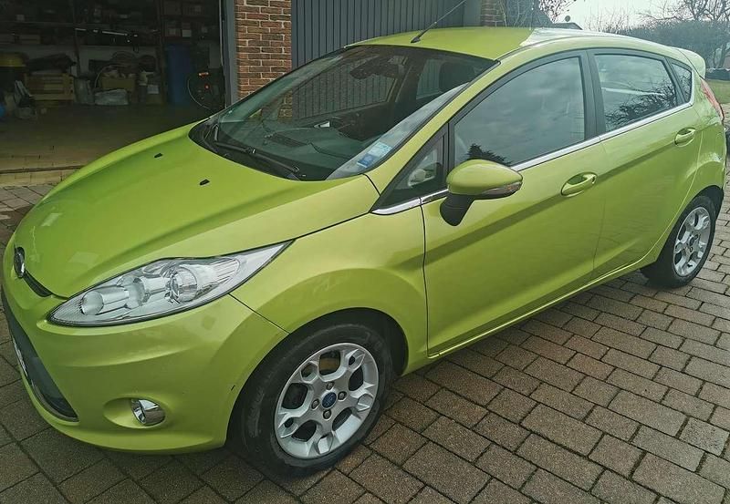 Gebraucht Ford Fiesta Titanium 95 PS (69 kW) 2011 Grün Kleinwagen