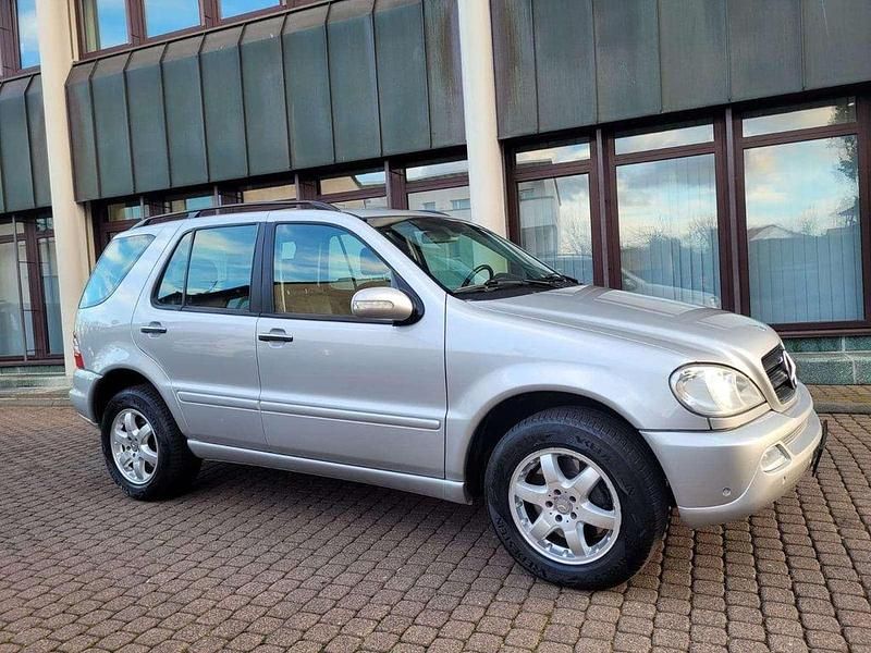 Gebraucht Mercedes ML500 292 PS (214 kW) 2002 Grau SUV