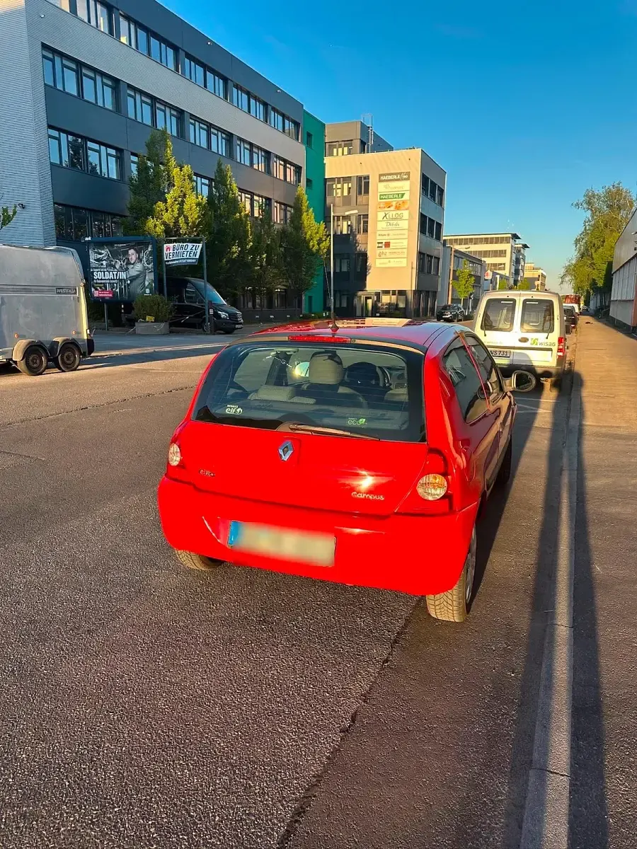 Gebraucht Renault Clio II 58 PS (42 kW) 2010 Rot Limousine