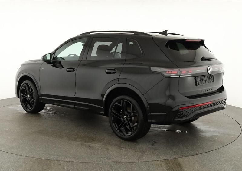 Neu VW Tiguan R-line 193 PS (141 kW) 2026 Grenadillschwarz metallic SUV