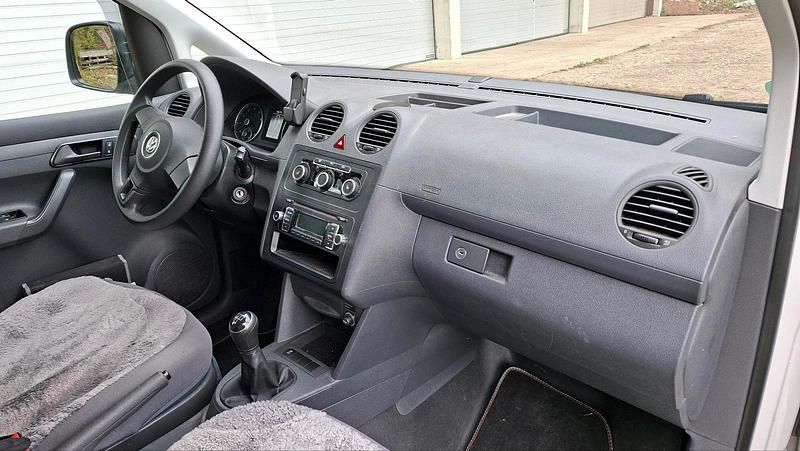 Second-hand VW Caddy Startline 105 CP (77 kW) 2014 Monovolum