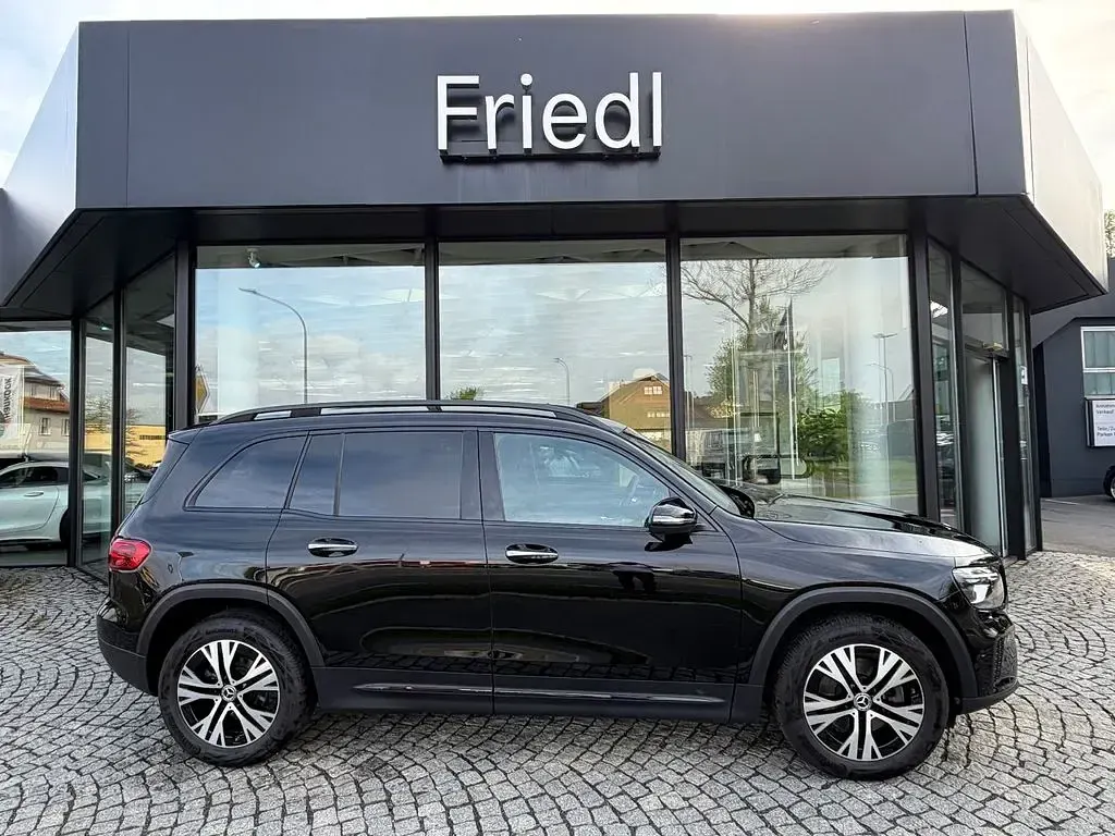 Gebraucht Mercedes GLB200 Night 150 PS (110 kW) 2025 Schwarz SUV
