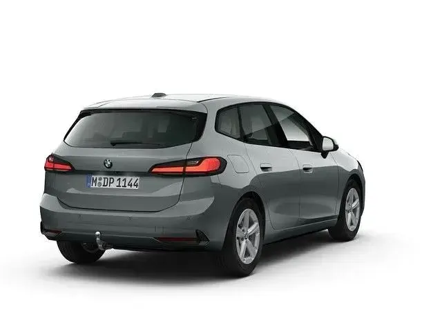 Gebraucht BMW 220 Active Tourer 170 PS (125 kW) 2025 Grau Van / Kleinbus