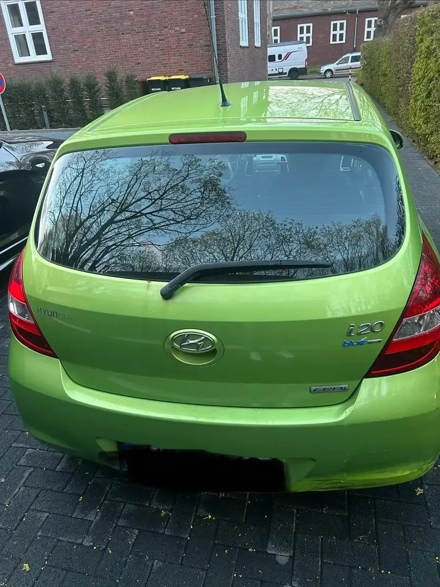 Gebraucht Hyundai i20 90 PS (66 kW) 2011 Grün Kleinwagen