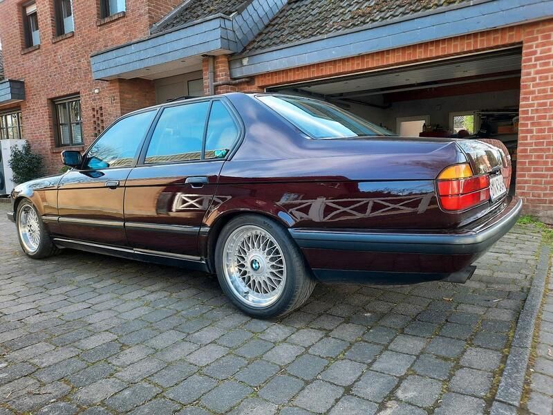 Rot Gebraucht 1993 BMW 740 Limousine | 14.900 € - Bild 1/4