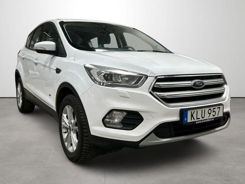 Gebraucht Ford Kuga Titanium 175 PS (128 kW) 2018 Weiß SUV