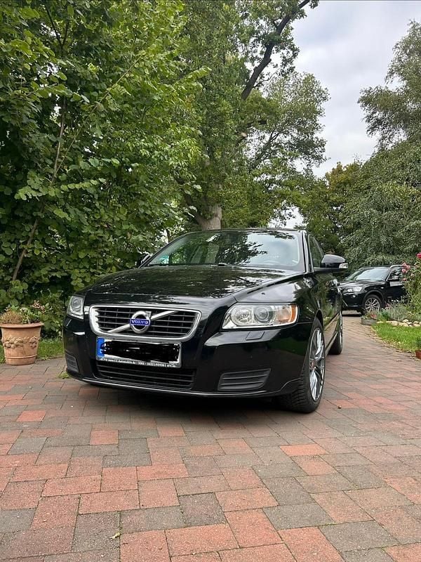 Schwarz Gebraucht 2010 Volvo V50 Kombi | 4.450 € (Etwas zu teuer) - Bild 1/4
