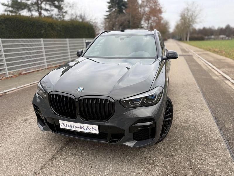 Grau Gebraucht 2023 BMW X5 M Sport SUV | 66.500 € (Etwas zu teuer) - Bild 1/4