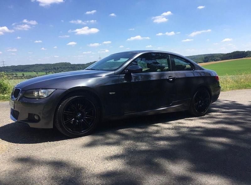 Grau Gebraucht 2007 BMW 320 M Sport Coupé | 7.400 € (Fairer Preis) - Bild 1/4