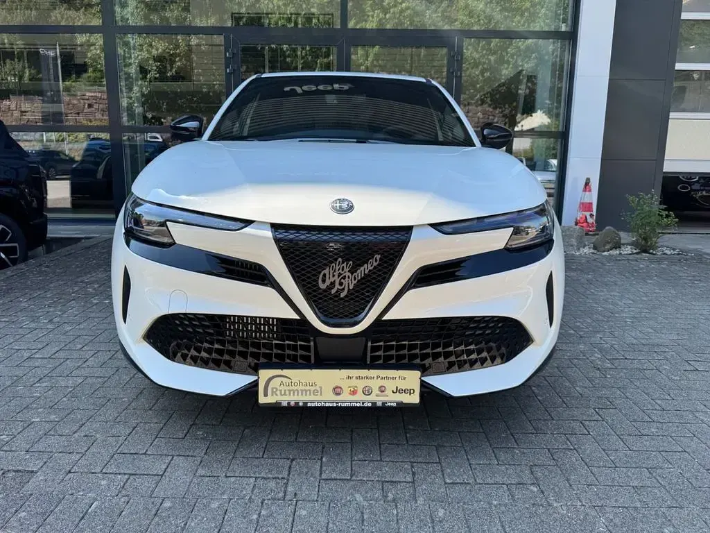 Neu Alfa Romeo Junior Sprint 136 PS (100 kW) 2026 Weiß SUV