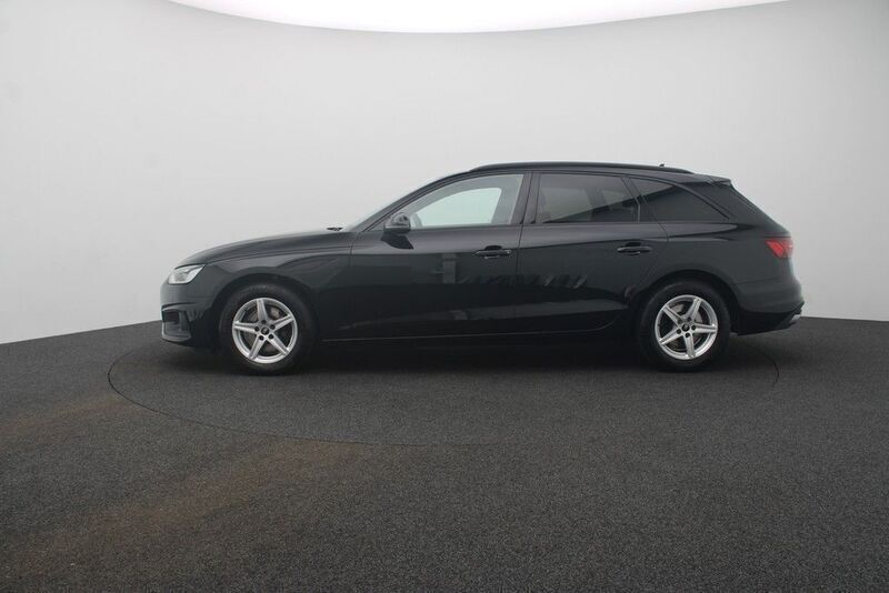 Gebraucht Audi A4 Ambiente 163 PS (119 kW) 2023 Schwarz Kombi