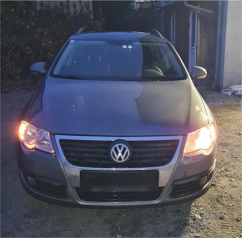 Grau Gebraucht 2006 VW Passat Kombi | 900 € (Superpreis) - Bild 1/4
