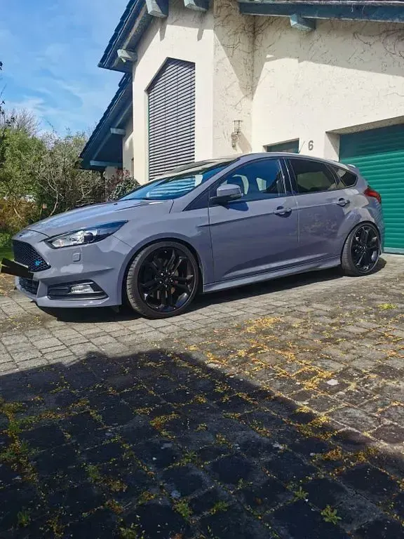 Gebraucht Ford Focus ST 250 PS (183 kW) 2015 Grau Limousine