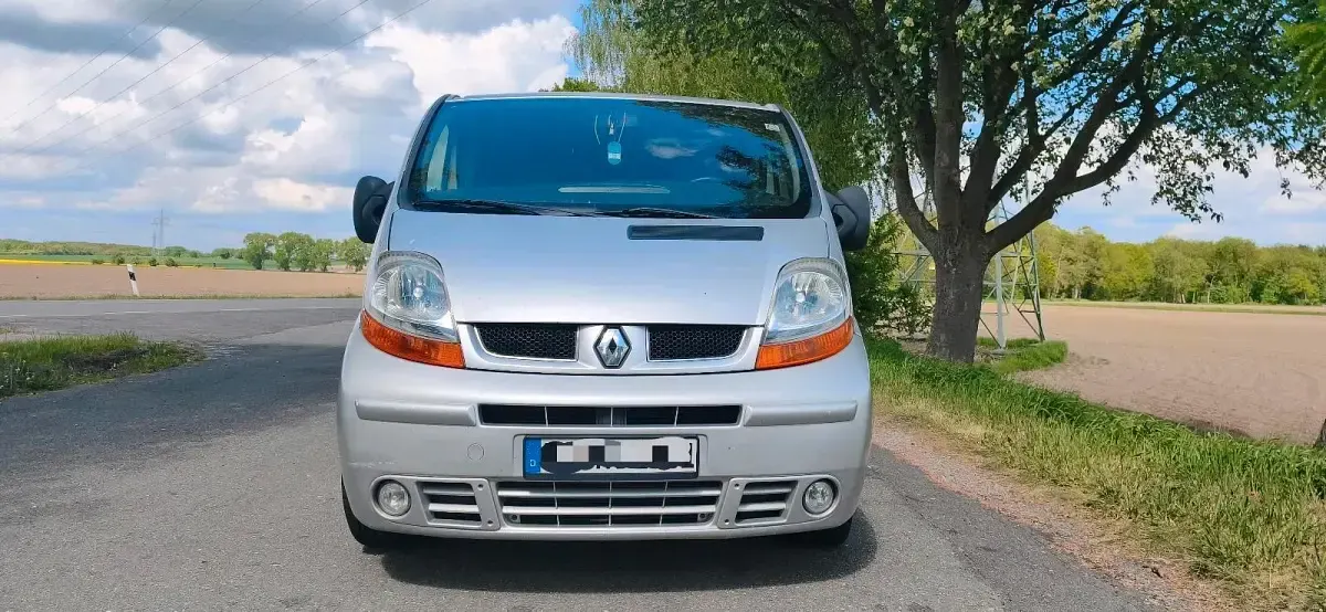 Gebraucht Renault Trafic 135 PS (99 kW) 2004 Silber Van / Kleinbus