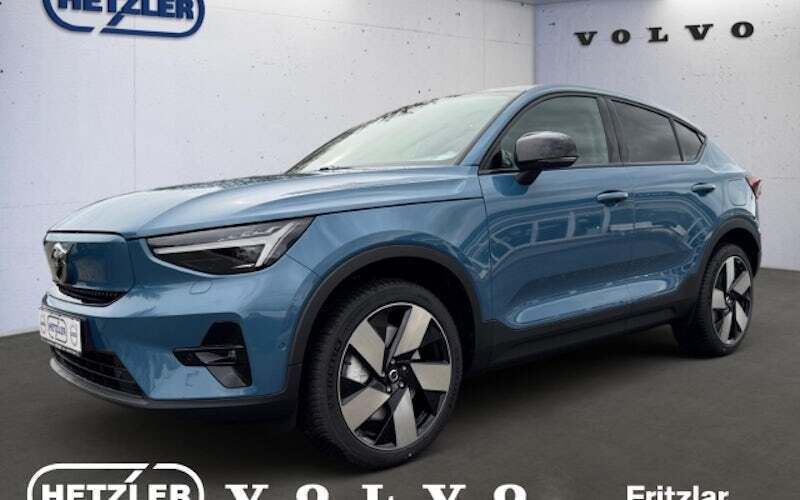 Fjord blue metallic Neu 2024 Volvo EC40 Plus SUV | 69.590 € - Bild 1/4