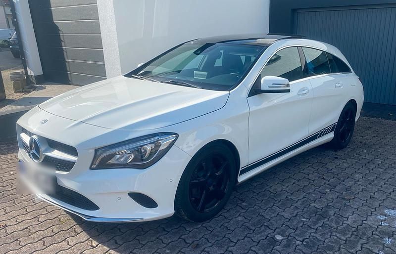 Weiß Gebraucht 2019 Mercedes 200 Kombi | 20.500 € - Bild 1/4