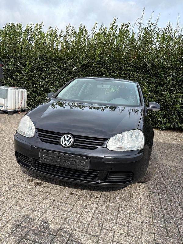 Schwarz Gebraucht 2005 VW Golf V Kleinwagen | 2.500 € (Etwas zu teuer) - Bild 1/4