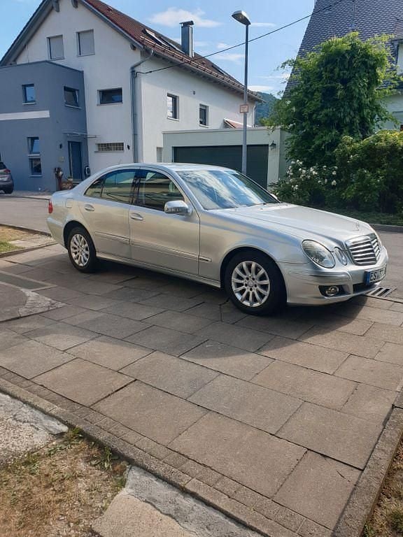 Silber Gebraucht 2007 Mercedes E200 Elegance Limousine | 3.900 € (Guter Preis) - Bild 1/4