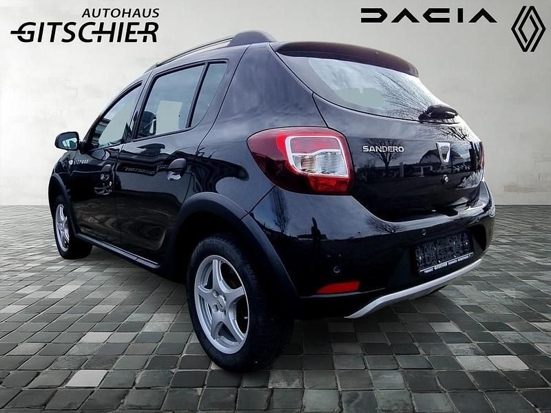 Gebraucht Dacia Sandero Prestige 90 PS (66 kW) 2015 Perlmuttschwarz Limousine