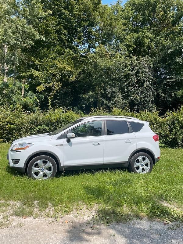 Weiß Gebraucht 2011 Ford Kuga Titanium SUV | 6.500 € (Fairer Preis) - Bild 1/4
