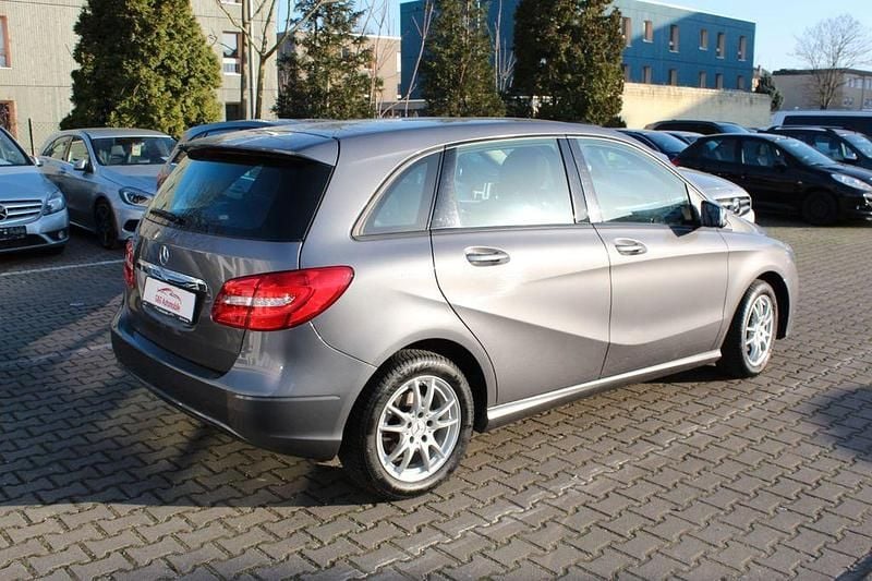 Gebraucht Mercedes B180 122 PS (89 kW) 2014 Grau Van / Kleinbus