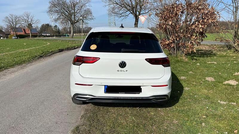 Gebraucht VW Golf VII Active 150 PS (110 kW) 2021 Weiß Kleinwagen