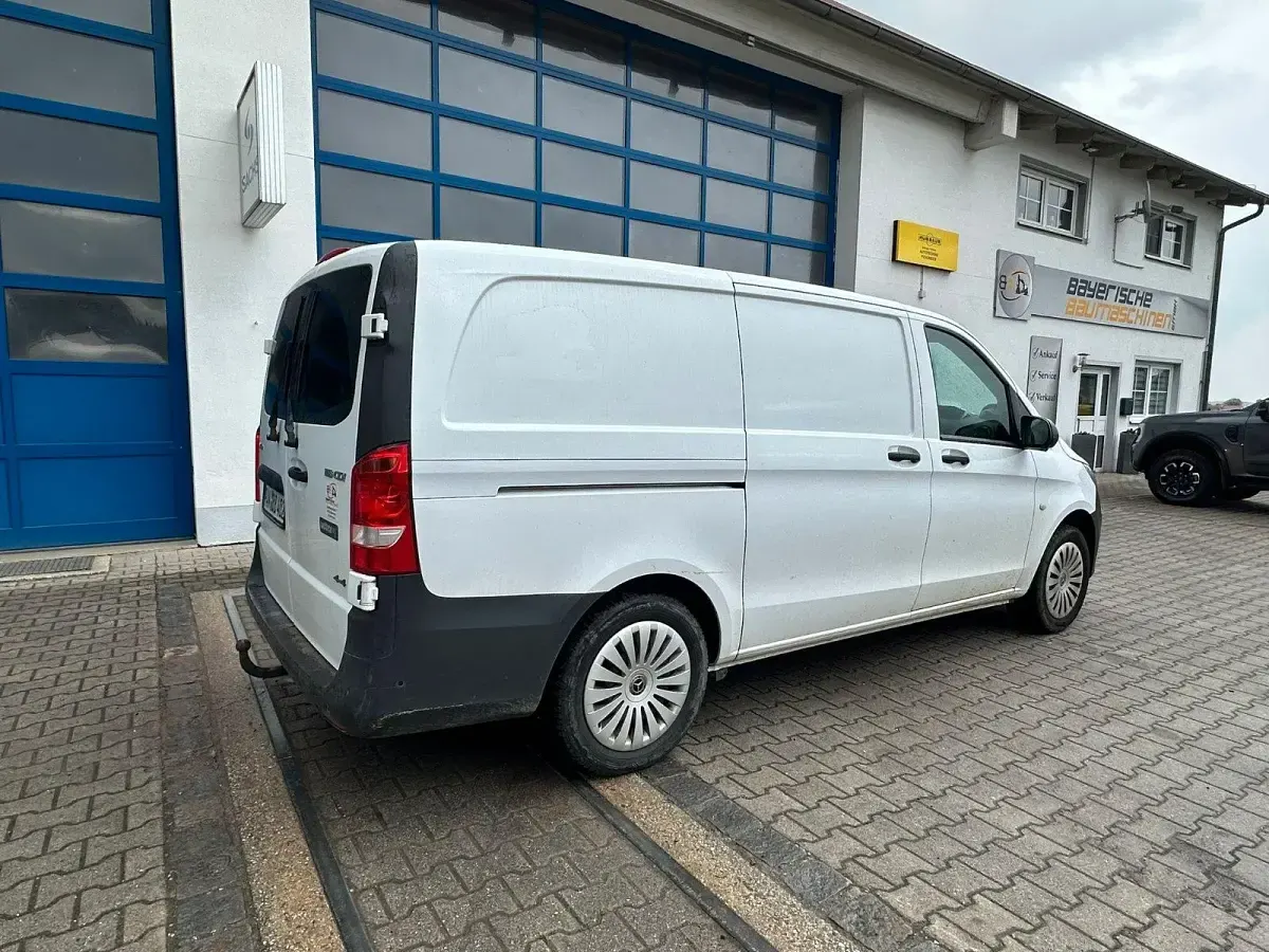 Gebraucht Mercedes Vito 163 PS (119 kW) 2023 Weiß Van