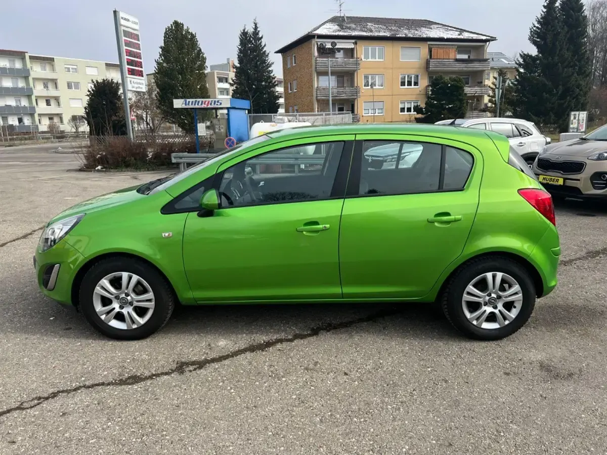 Gebraucht Opel Corsa 101 PS (74 kW) 2013 Grün Kleinwagen
