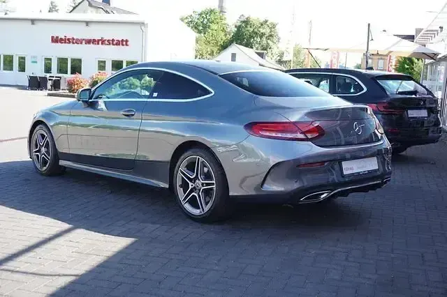Gebraucht Mercedes C300e AMG line 258 PS (189 kW) 2019 Selenitgrau met Coupé