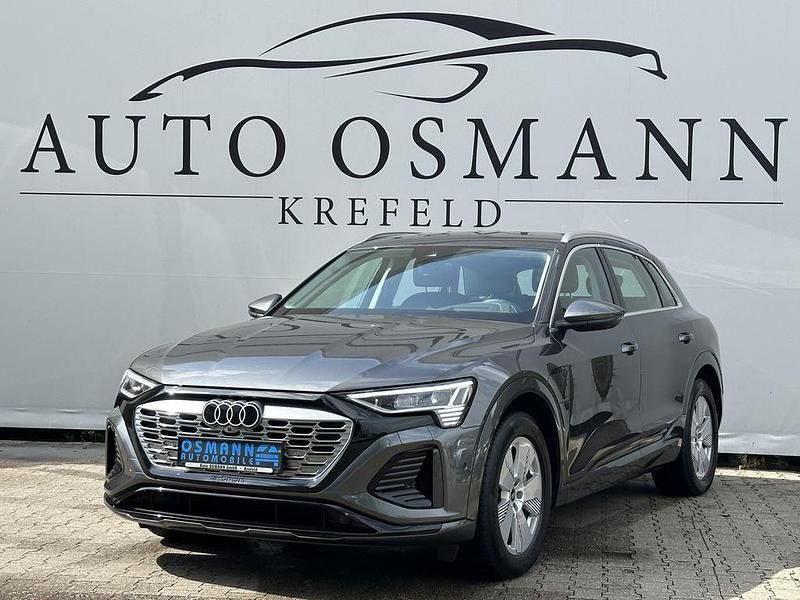 Grau Gebraucht 2023 Audi Q8 e-tron S-Line SUV | 51.900 € (Superpreis) - Bild 1/4