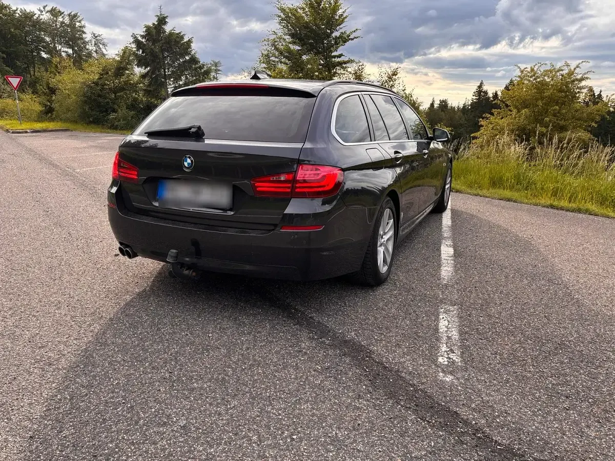 Gebraucht BMW 520 184 PS (135 kW) 2013 Grau Kombi