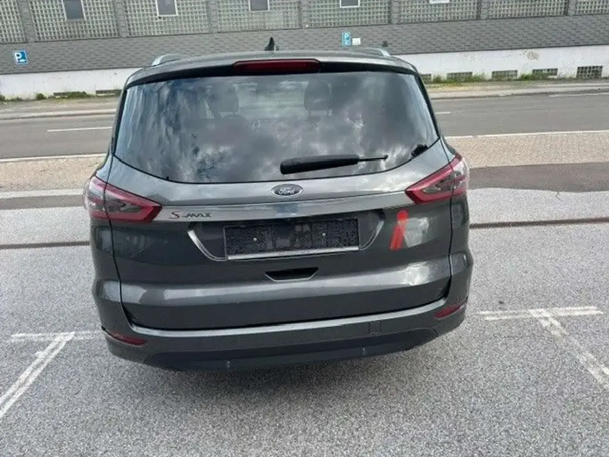 Gebraucht Ford S-MAX Titanium 150 PS (110 kW) 2022 Grau Van / Kleinbus
