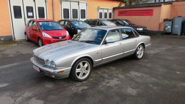 Silber Gebraucht 1998 Jaguar XJR Limousine | 11.990 € (Fairer Preis) - Bild 1/4