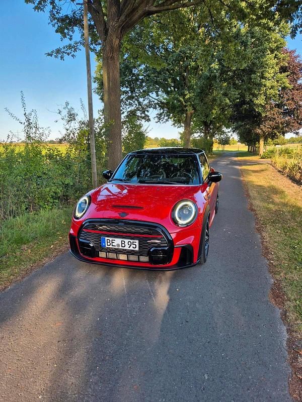 Rot Gebraucht 2023 Mini John Cooper Works Kleinwagen | 31.500 € (Guter Preis) - Bild 1/4