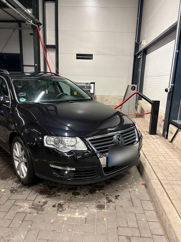 Schwarz Gebraucht 2011 VW Passat Kombi | 2.100 € - Bild 1/4