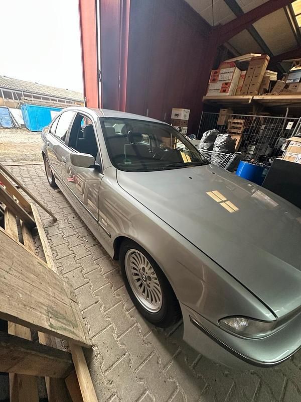 Gebraucht BMW 528 193 PS (141 kW) 1997 Silber Limousine