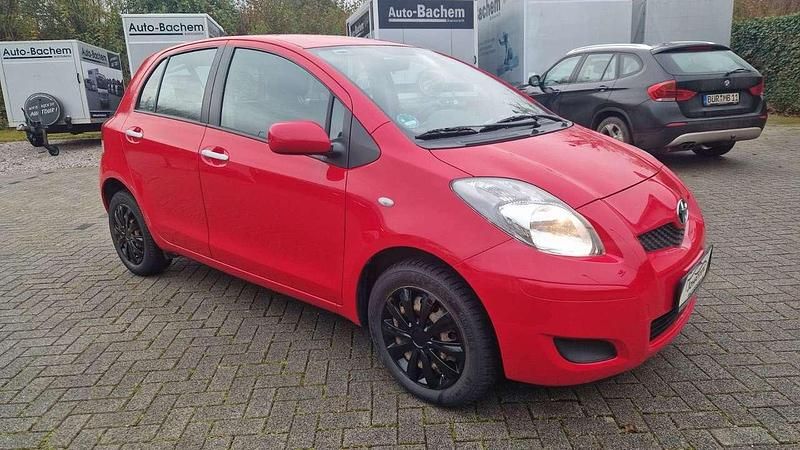 Gebraucht Toyota Yaris Cool 69 PS (50 kW) 2011 Rot Kleinwagen