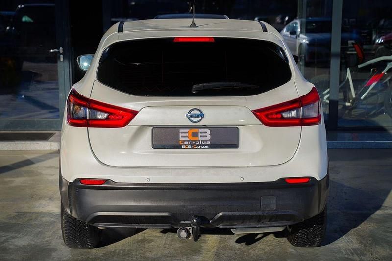 Gebraucht Nissan Qashqai Acenta 116 PS (85 kW) 2019 Weiß SUV