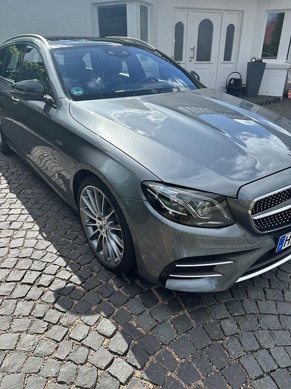 Grau Gebraucht 2020 Mercedes E53 AMG AMG Kombi | 39.500 € (Fairer Preis) - Bild 1/4