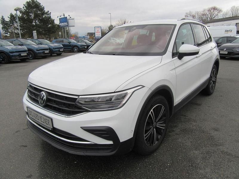 Pure white uni Gebraucht 2023 VW Tiguan SUV | 21.950 € - Bild 1/4