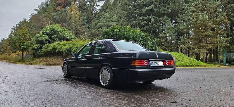Gebraucht Mercedes 190 132 PS (97 kW) 1992 Schwarz Limousine