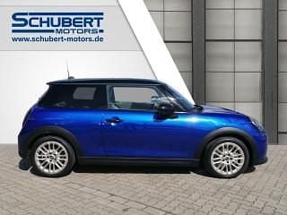 Gebraucht Mini Cooper Favoured 156 PS (114 kW) 2024 Blazing blue Kleinwagen