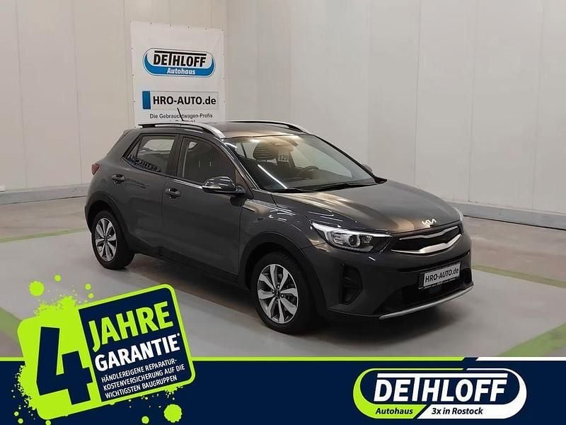Perennialgrau met. Gebraucht 2023 Kia Stonic Vision SUV | 19.410 € (Guter Preis) - Bild 1/4