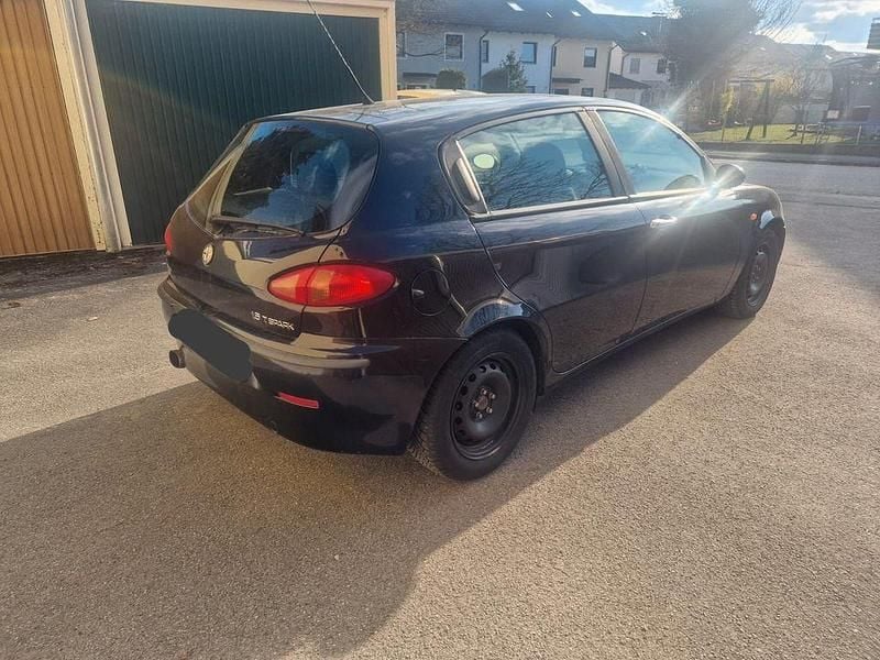 Gebraucht Alfa Romeo 147 105 PS (77 kW) 2002 Schwarz Kleinwagen