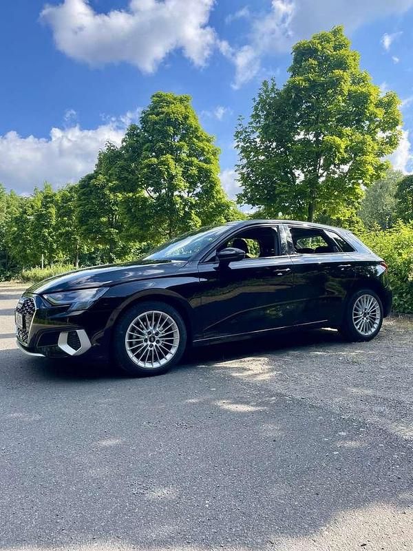Schwarz Gebraucht 2023 Audi A3 Advanced Kleinwagen | 25.750 € (Fairer Preis) - Bild 1/4